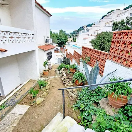 Neko 1 Apartment Roses
